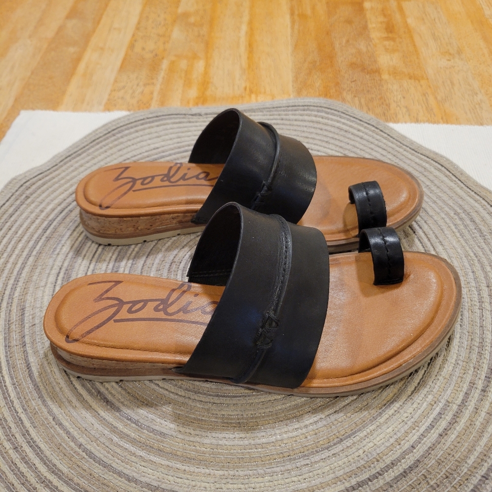 👡EUC~ ZODIAC BLACK TOE LOOP SANDAL